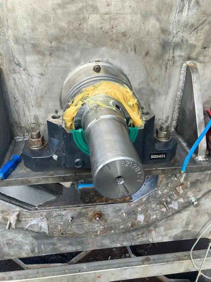 Montaż uszczelnienia mechanicznego na wale — praca in-situ